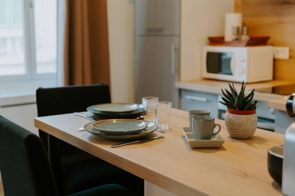 Les Berges Du Roubion Studio Cosy Et Moderne 蒙特利马尔 外观 照片